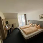 Am Rosenbad 3*